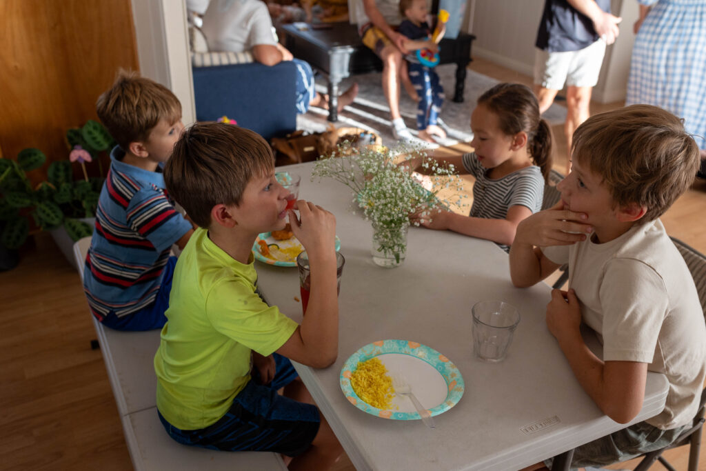 kids eating at party