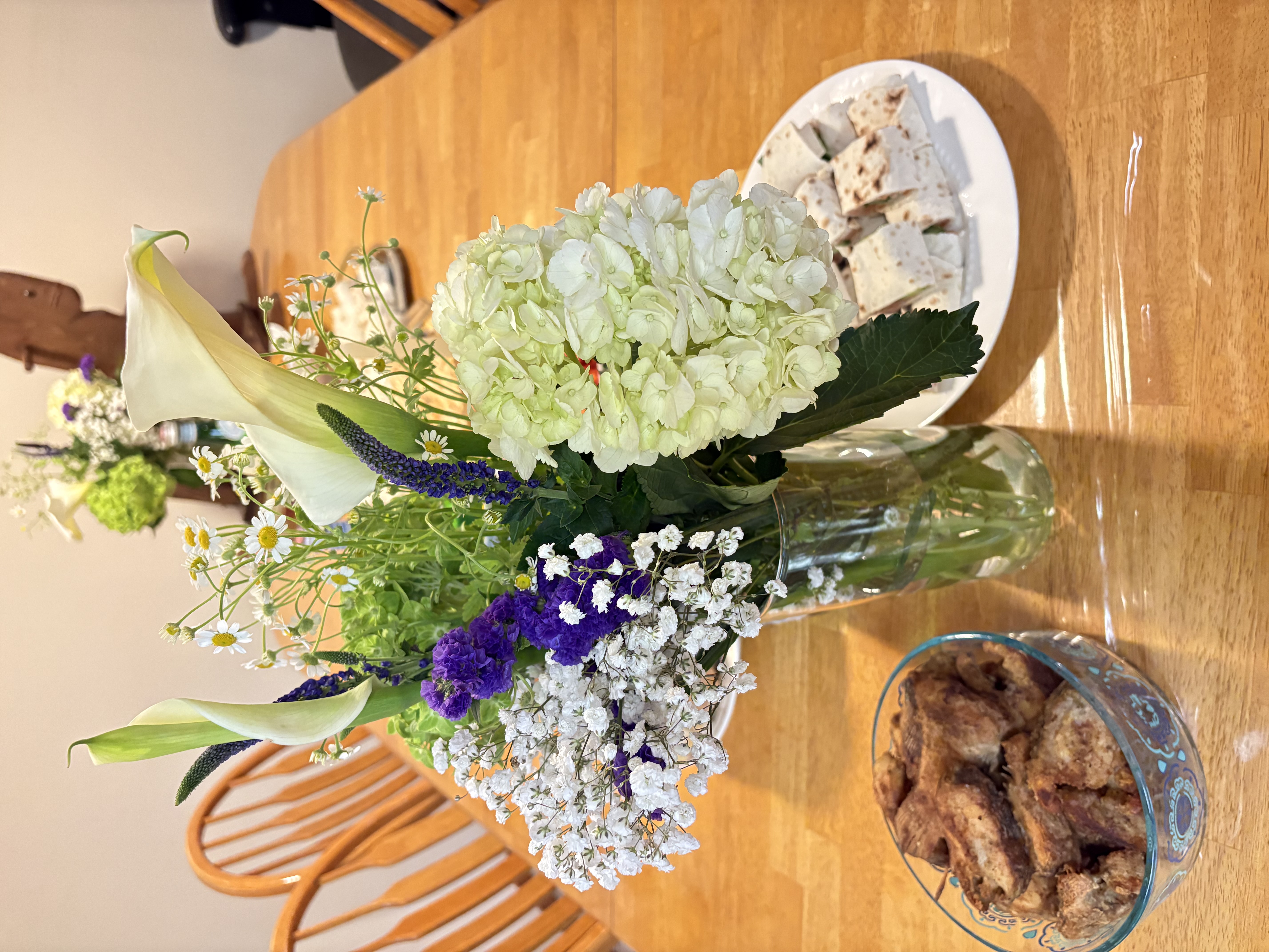 Fried fish with the floral arrangement.